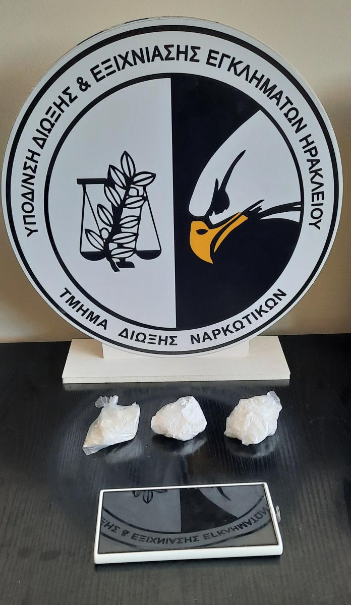Ηράκλειο: Η παρακολούθηση και η έφοδος της αστυνομίας αποκάλυψαν κοκαΐνη - Στα χέρια της ΕΛ.ΑΣ. 49χρονος
