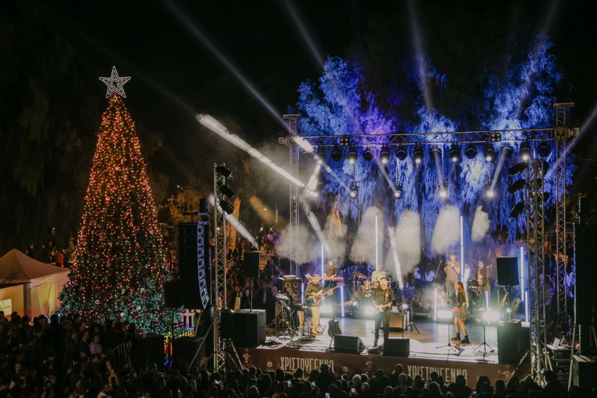 Ηράκλειο: Χιλιάδες κόσμου στην φωταγώγηση του Χριστουγεννιάτικου δέντρου - Εντυπωσιακά βίντεο και εικόνες 5 Ηράκλειο: Χιλιάδες κόσμου στην φωταγώγηση του Χριστουγεννιάτικου δέντρου - Εντυπωσιακά βίντεο και εικόνες