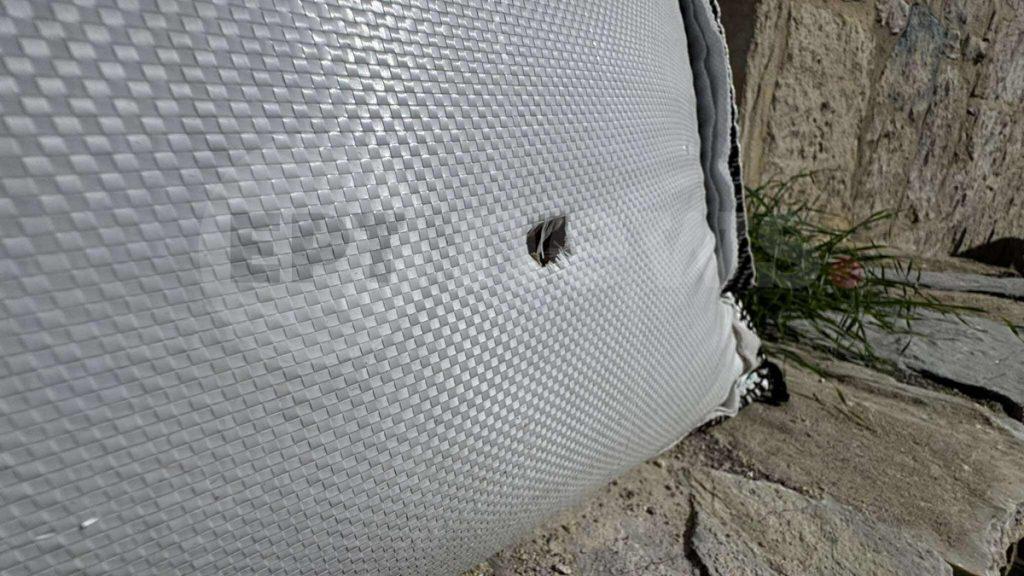 Βορίζια: Οι κάλυκες, τα γαζωμένα καφενεία και το αίμα - Ο κεντρικός δρόμος θυμίζει σκηνικό πολέμου - Δείτε εικόνες 6 Βορίζια: Οι κάλυκες, τα γαζωμένα καφενεία και το αίμα - Ο κεντρικός δρόμος θυμίζει σκηνικό πολέμου - Δείτε εικόνες