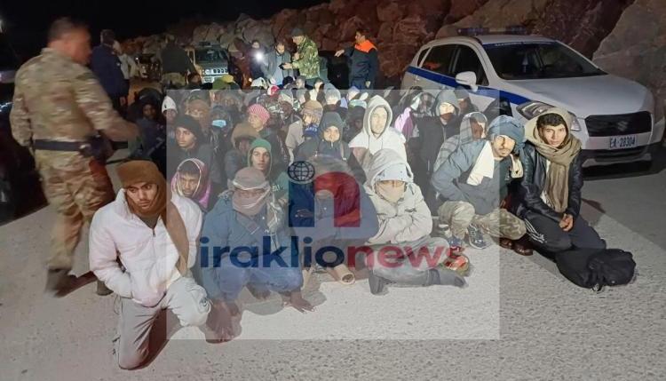 Ηράκλειο: Στο Λιμάνι Κόκκινου Πύργου 76 διασωθέντες - Βρέθηκαν ανοιχτά του κόλπου της Μεσαράς (pics+vids)