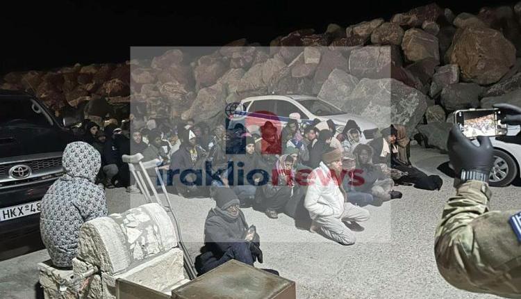 Ηράκλειο: Στο Λιμάνι Κόκκινου Πύργου 76 διασωθέντες - Βρέθηκαν ανοιχτά του κόλπου της Μεσαράς (pics+vids)