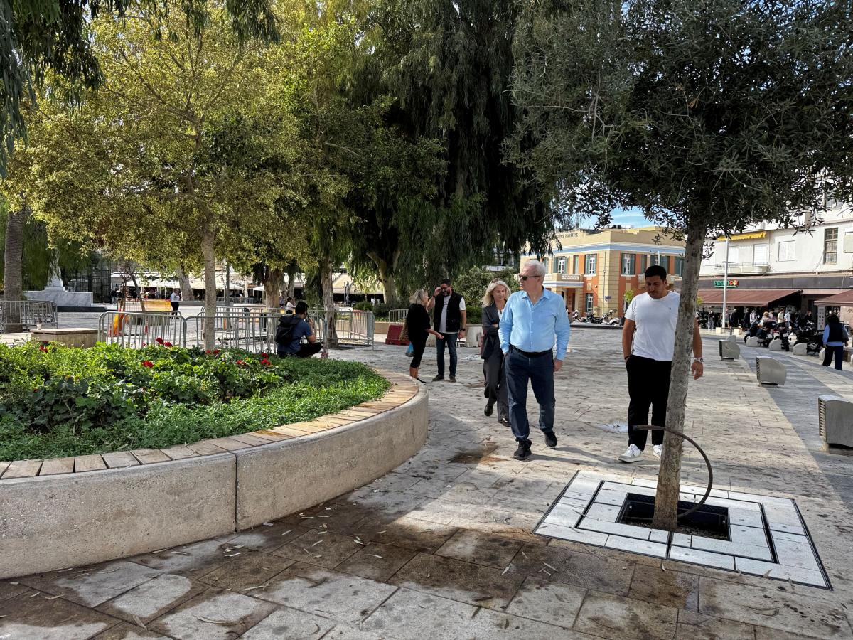 Αισθητική αναβάθμιση στο κέντρο του Ηρακλείου – Ολοκληρώνεται η τοποθέτηση φωτιστικών στην πλατεία Ελευθερίας 4 Αισθητική αναβάθμιση στο κέντρο του Ηρακλείου – Ολοκληρώνεται η τοποθέτηση φωτιστικών στην πλατεία Ελευθερίας