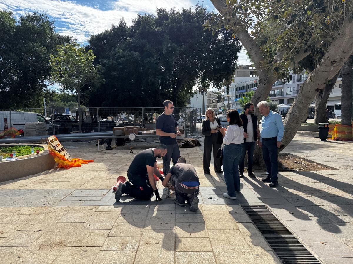 Αισθητική αναβάθμιση στο κέντρο του Ηρακλείου – Ολοκληρώνεται η τοποθέτηση φωτιστικών στην πλατεία Ελευθερίας 5 Αισθητική αναβάθμιση στο κέντρο του Ηρακλείου – Ολοκληρώνεται η τοποθέτηση φωτιστικών στην πλατεία Ελευθερίας