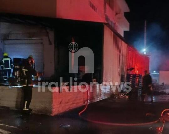 Ηράκλειο τώρα: Παρανάλωμα του πυρός εργοστάσιο και αποθήκη στην Επισκοπή - Δείτε φωτογραφίες 3 Ηράκλειο τώρα: Παρανάλωμα του πυρός εργοστάσιο και αποθήκη στην Επισκοπή - Δείτε φωτογραφίες