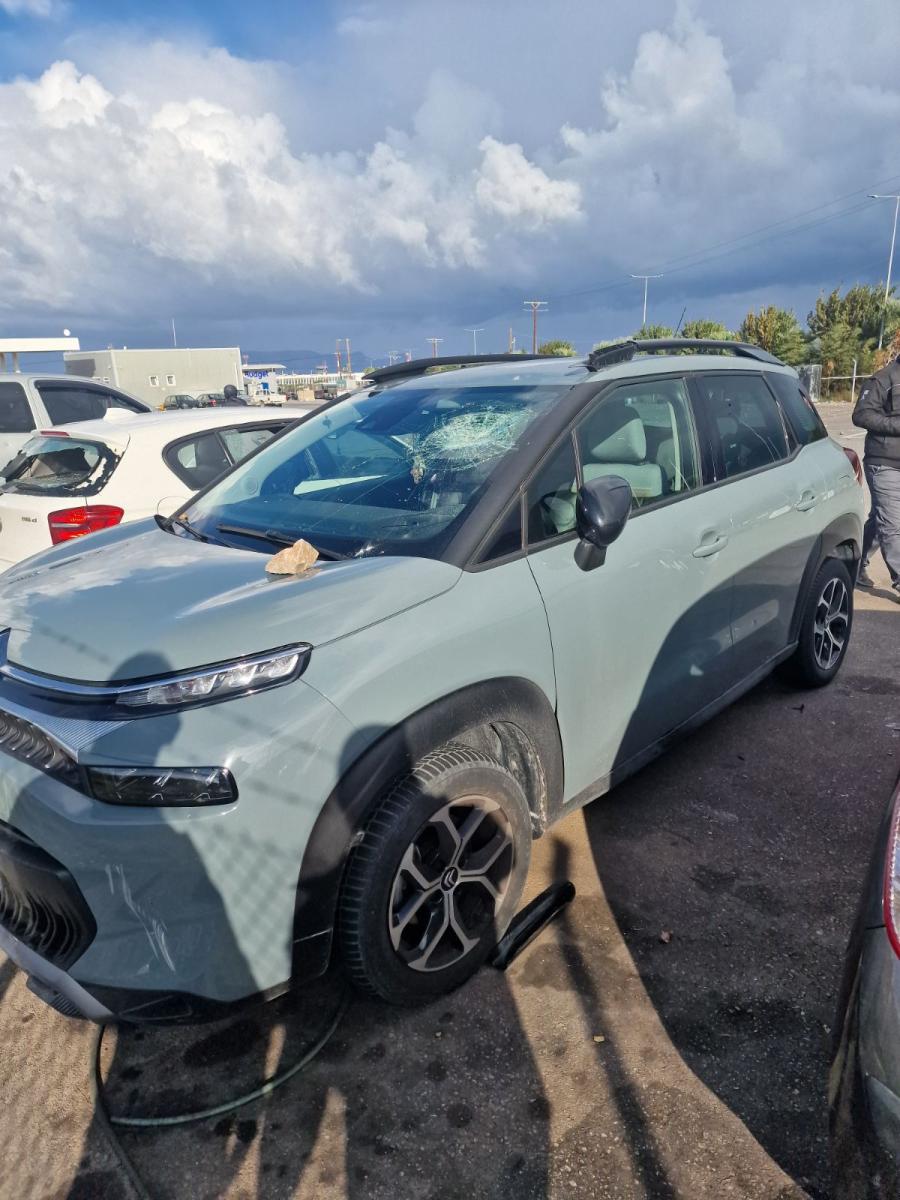 Ηράκλειο: Σοβαρές ζημιές σε λεωφορεία και Ι.Χ. μετά τον πετροπόλεμο στο αμαξοστάσιο του Αστικού ΚΤΕΛ! - Δείτε εικόνες 4 Ηράκλειο: Σοβαρές ζημιές σε λεωφορεία και Ι.Χ. μετά τον πετροπόλεμο στο αμαξοστάσιο του Αστικού ΚΤΕΛ! - Δείτε εικόνες