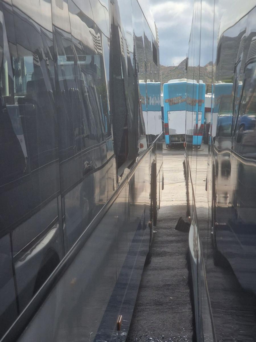 Ηράκλειο: Σοβαρές ζημιές σε λεωφορεία και Ι.Χ. μετά τον πετροπόλεμο στο αμαξοστάσιο του Αστικού ΚΤΕΛ! - Δείτε εικόνες 5 Ηράκλειο: Σοβαρές ζημιές σε λεωφορεία και Ι.Χ. μετά τον πετροπόλεμο στο αμαξοστάσιο του Αστικού ΚΤΕΛ! - Δείτε εικόνες