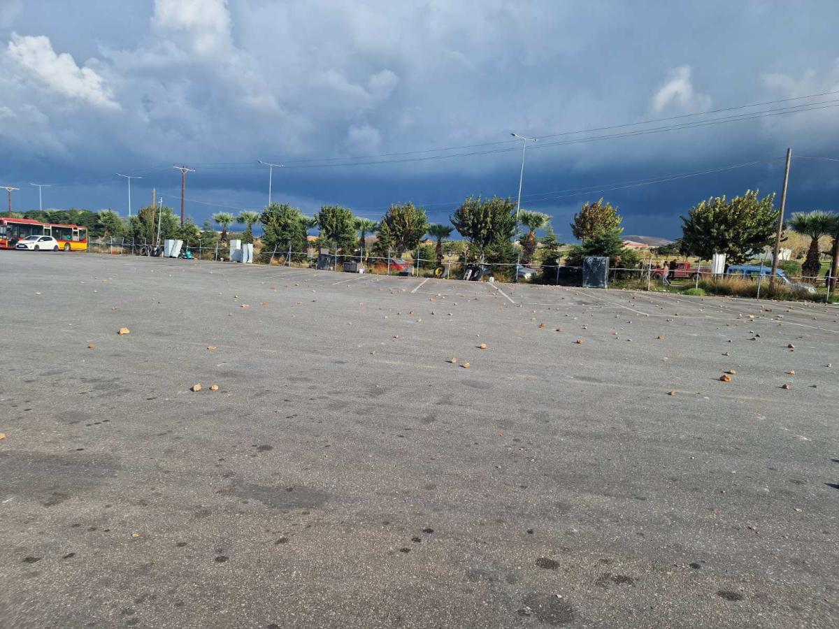 Ηράκλειο: Σοβαρές ζημιές σε λεωφορεία και Ι.Χ. μετά τον πετροπόλεμο στο αμαξοστάσιο του Αστικού ΚΤΕΛ! - Δείτε εικόνες 19 Ηράκλειο: Σοβαρές ζημιές σε λεωφορεία και Ι.Χ. μετά τον πετροπόλεμο στο αμαξοστάσιο του Αστικού ΚΤΕΛ! - Δείτε εικόνες