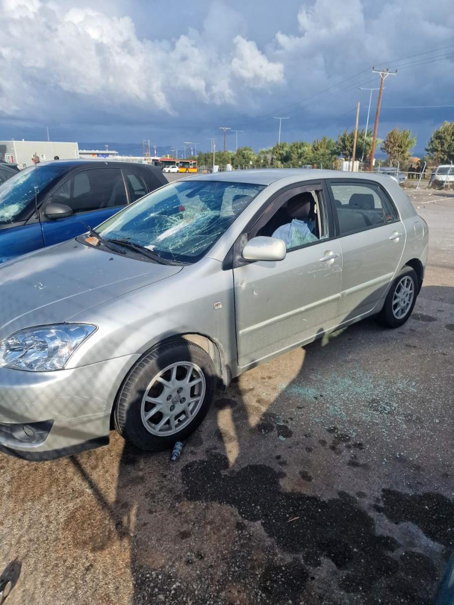 Ηράκλειο: Σοβαρές ζημιές σε λεωφορεία και Ι.Χ. μετά τον πετροπόλεμο στο αμαξοστάσιο του Αστικού ΚΤΕΛ! - Δείτε εικόνες 17 Ηράκλειο: Σοβαρές ζημιές σε λεωφορεία και Ι.Χ. μετά τον πετροπόλεμο στο αμαξοστάσιο του Αστικού ΚΤΕΛ! - Δείτε εικόνες