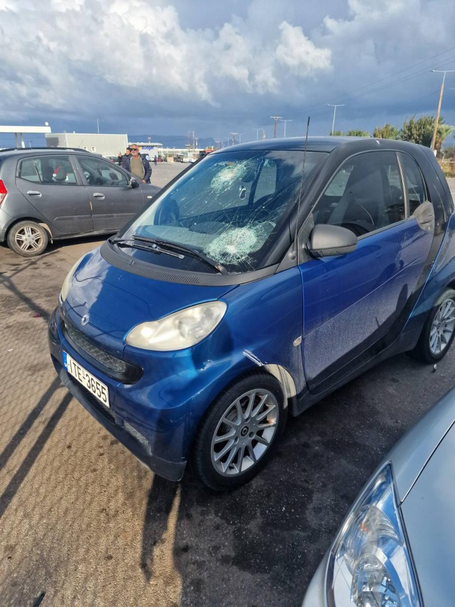 Ηράκλειο: Σοβαρές ζημιές σε λεωφορεία και Ι.Χ. μετά τον πετροπόλεμο στο αμαξοστάσιο του Αστικού ΚΤΕΛ! - Δείτε εικόνες 28 Ηράκλειο: Σοβαρές ζημιές σε λεωφορεία και Ι.Χ. μετά τον πετροπόλεμο στο αμαξοστάσιο του Αστικού ΚΤΕΛ! - Δείτε εικόνες