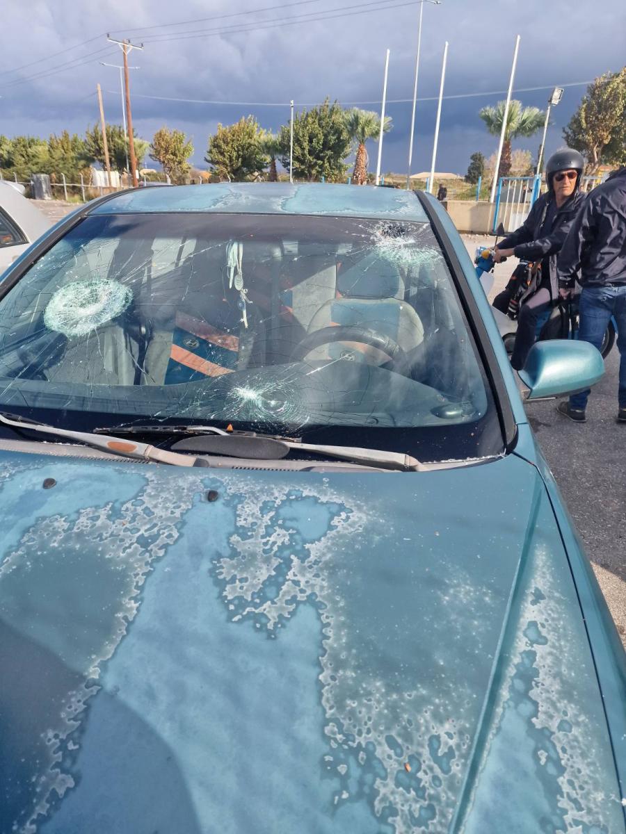 Ηράκλειο: Σοβαρές ζημιές σε λεωφορεία και Ι.Χ. μετά τον πετροπόλεμο στο αμαξοστάσιο του Αστικού ΚΤΕΛ! - Δείτε εικόνες 30 Ηράκλειο: Σοβαρές ζημιές σε λεωφορεία και Ι.Χ. μετά τον πετροπόλεμο στο αμαξοστάσιο του Αστικού ΚΤΕΛ! - Δείτε εικόνες