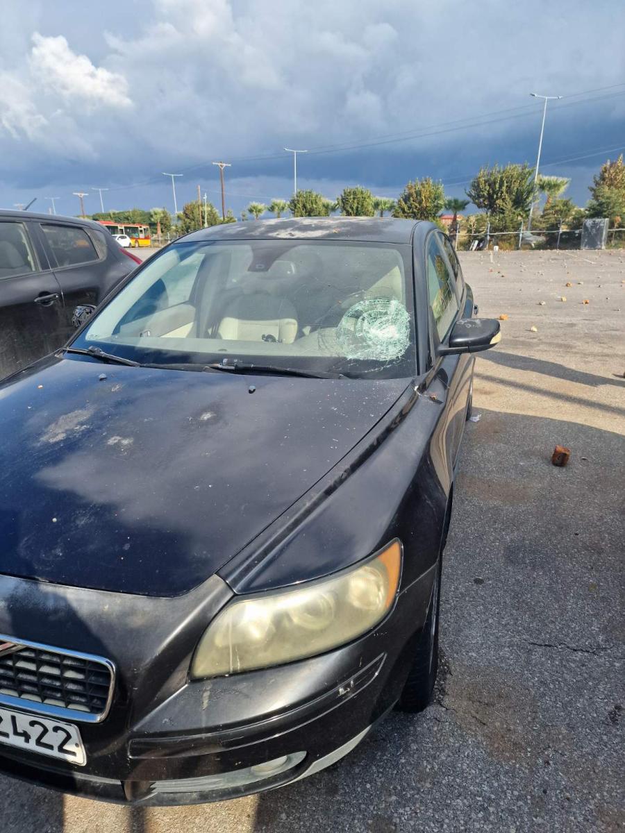 Ηράκλειο: Σοβαρές ζημιές σε λεωφορεία και Ι.Χ. μετά τον πετροπόλεμο στο αμαξοστάσιο του Αστικού ΚΤΕΛ! - Δείτε εικόνες 31 Ηράκλειο: Σοβαρές ζημιές σε λεωφορεία και Ι.Χ. μετά τον πετροπόλεμο στο αμαξοστάσιο του Αστικού ΚΤΕΛ! - Δείτε εικόνες