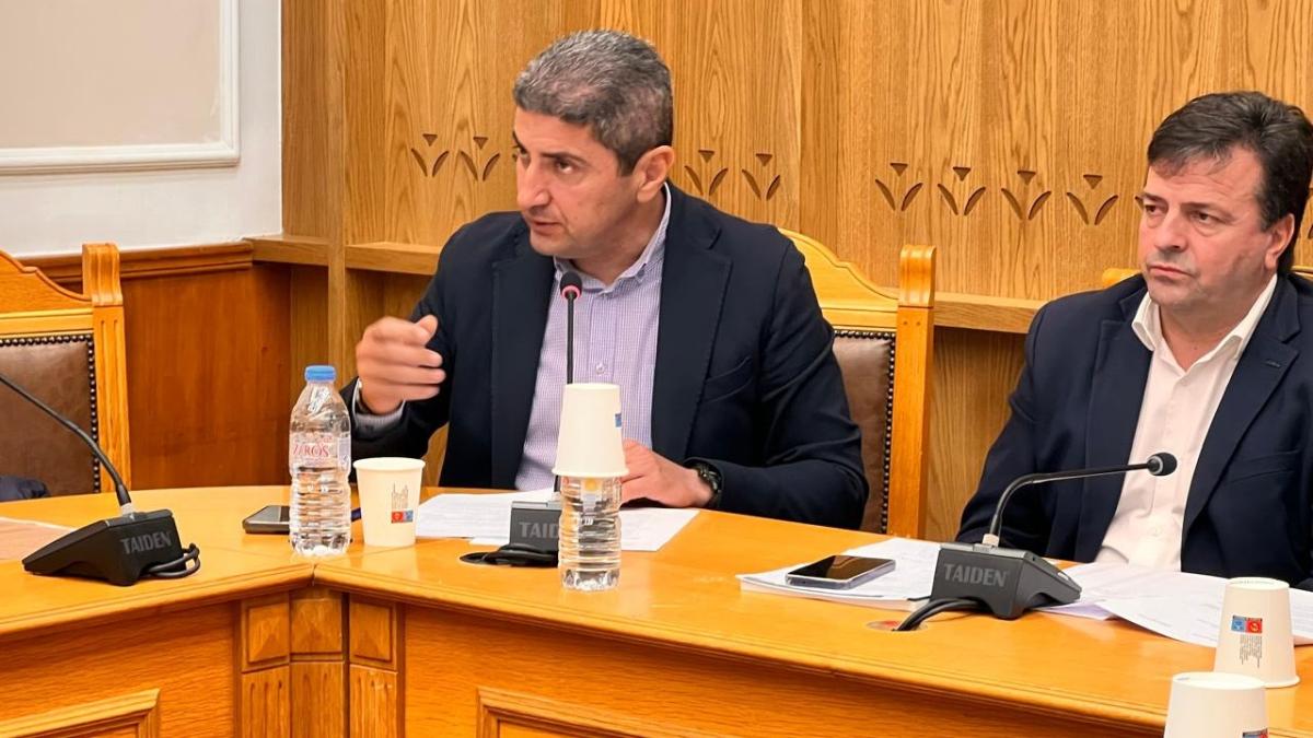 Παρέμβαση Αυγενάκη στη Βουλή για το αδιέξοδο των ταξί: «Αθέμιτος ανταγωνισμός, παραβατικότητα και κατάρρευση του κλάδου»