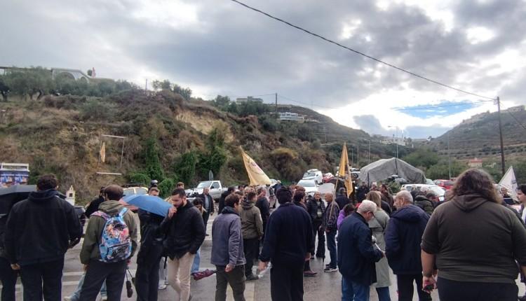 Χανιά: Αγρότες και κτηνοτρόφοι σε 48ωρο μπλόκο στα Μεγάλα Χωράφια – Αύριο αποκλεισμός και στο αεροδρόμιο 5 μπλόκο