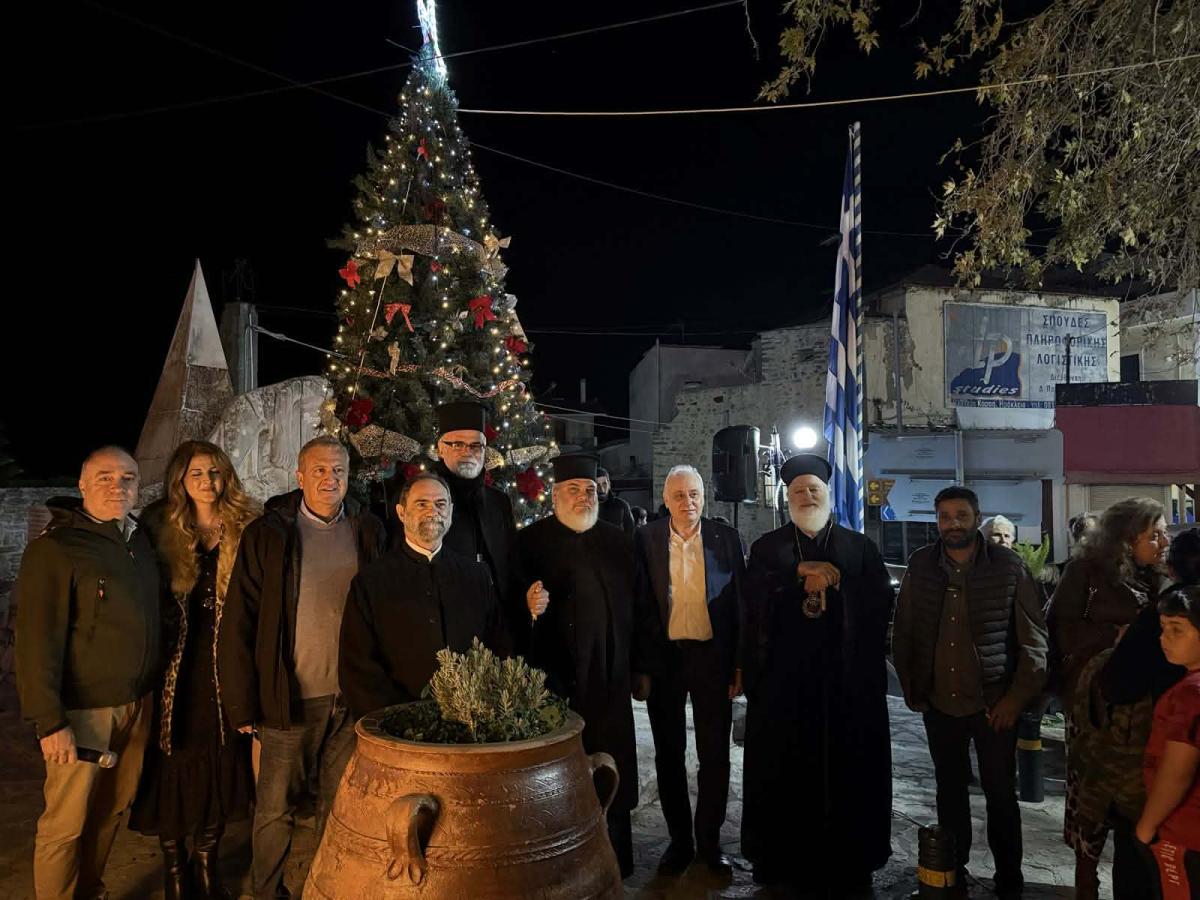 Άναψε το Χριστουγεννιάτικο δέντρο στην Άνω Βιάννο παρουσία πλήθους κόσμου! (pics) 5 Άναψε το Χριστουγεννιάτικο δέντρο στην Άνω Βιάννο παρουσία πλήθους κόσμου! (pics)