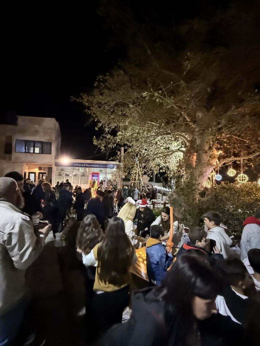 Άναψε το Χριστουγεννιάτικο δέντρο στην Άνω Βιάννο παρουσία πλήθους κόσμου! (pics) 4 Άναψε το Χριστουγεννιάτικο δέντρο στην Άνω Βιάννο παρουσία πλήθους κόσμου! (pics)