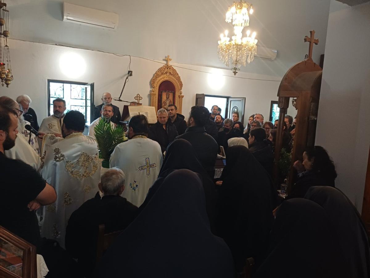 Μεσαρά: Σπαραγμός και οδύνη στο τελευταίο αντίο στον αγαπητό Μπάμπη Γερωνυμάκη 6 Μεσαρά: Σπαραγμός και οδύνη στο τελευταίο αντίο στον αγαπητό Μπάμπη Γερωνυμάκη