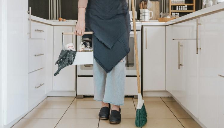 οικιακή βοηθός