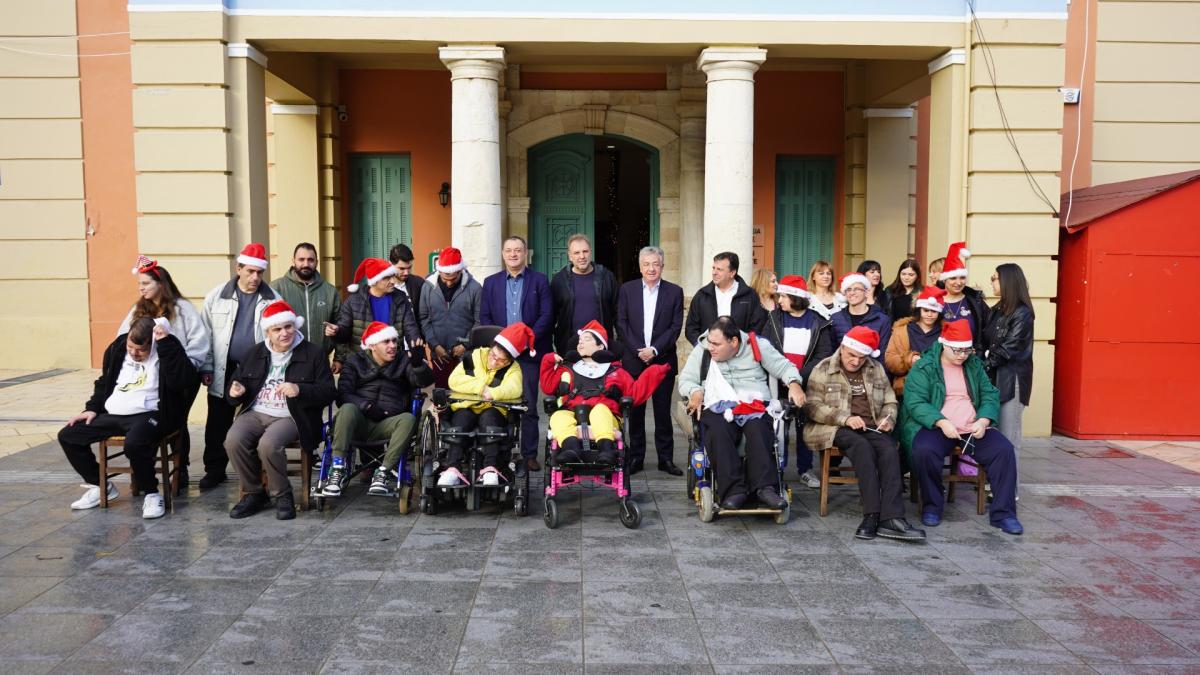 Γέμισε μελωδίες το κέντρο του Ηρακλείου από τα Χριστουγεννιάτικα κάλαντα σε Δήμο και Περιφέρεια