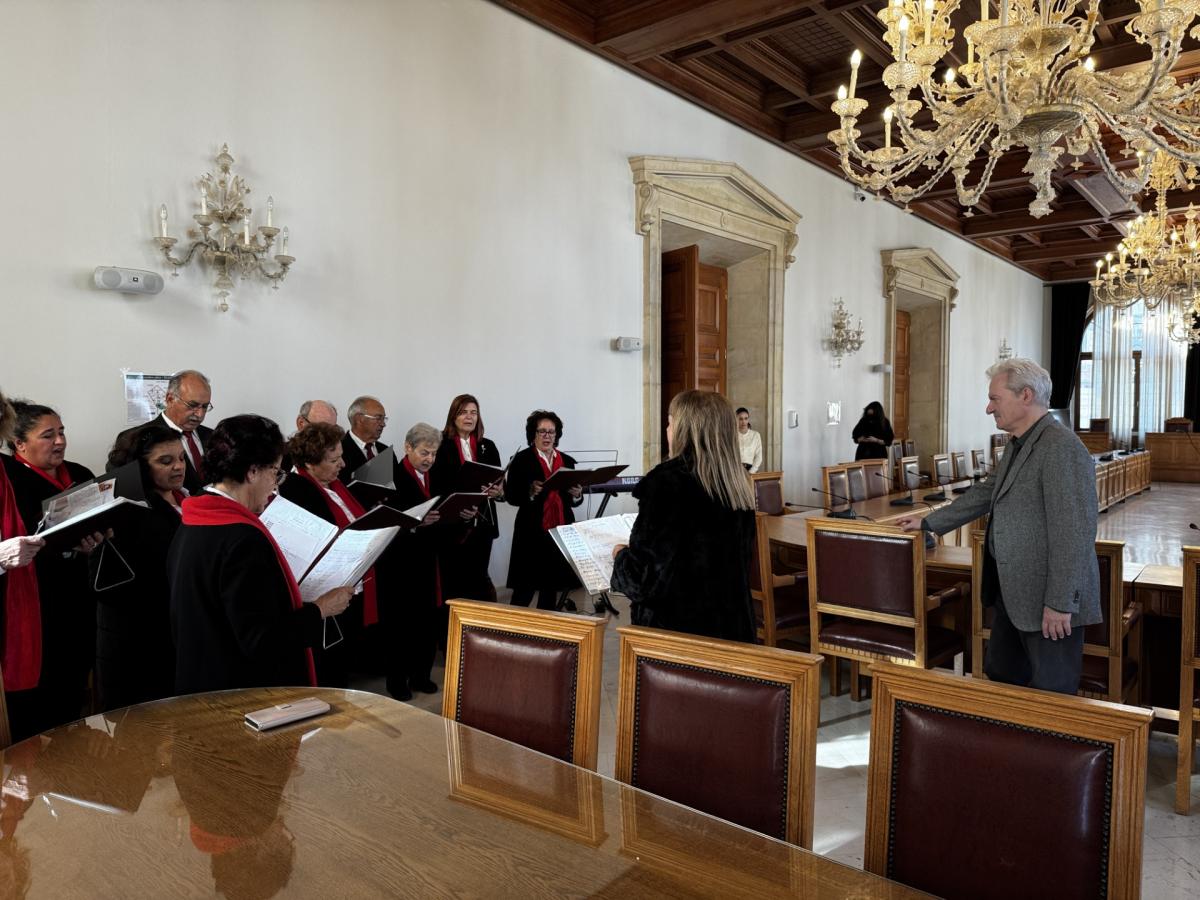 Γέμισε μελωδίες το κέντρο του Ηρακλείου από τα Χριστουγεννιάτικα κάλαντα σε Δήμο και Περιφέρεια