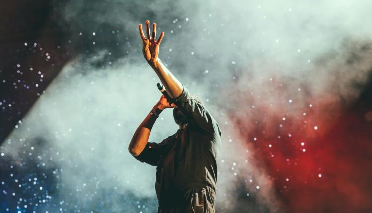 τραγουδιστής