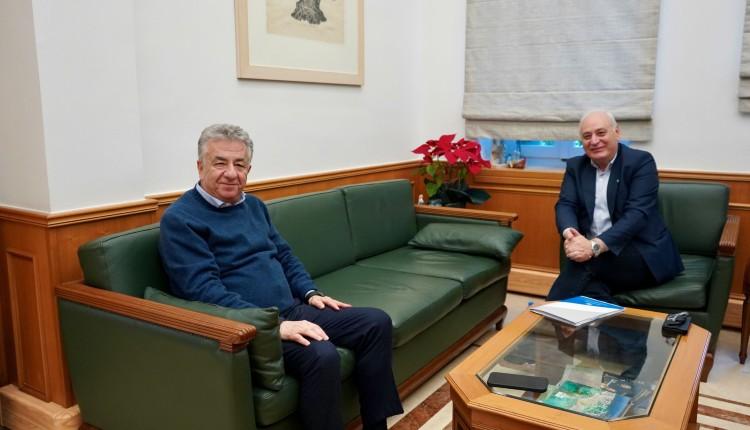 Συνάντηση Αρναουτάκη – Μπαριτάκη για τα αναπτυξιακά έργα στον Δήμο Βιάννου 3 Συνάντηση Αρναουτάκη – Μπαριτάκη για τα αναπτυξιακά έργα στον Δήμο Βιάννου