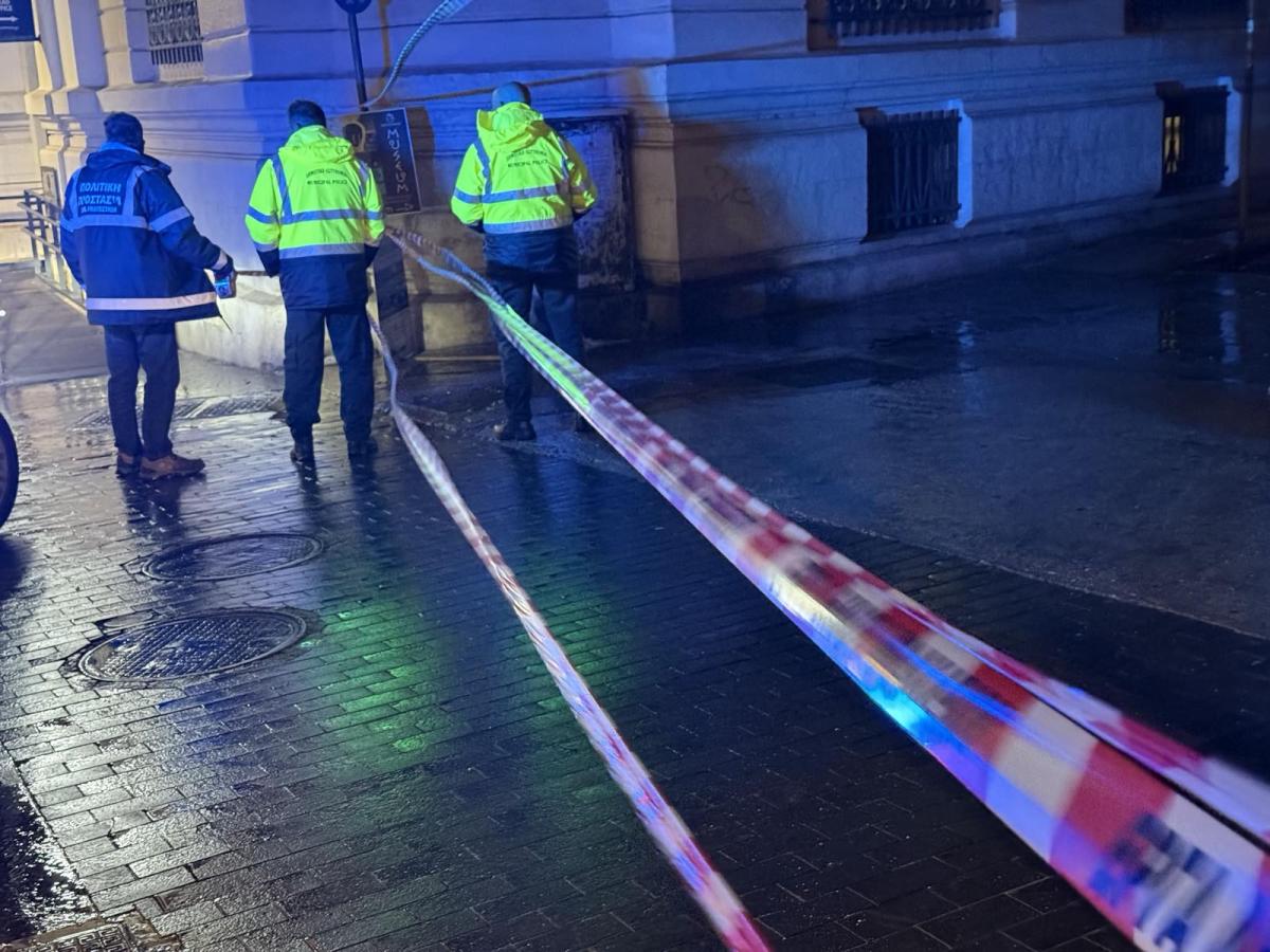 Αναστάτωση στο κέντρο του Ηρακλείου: Αποκολλήθηκαν κομμάτια από το Μέγαρο Κοθρή - Δείτε εικόνες