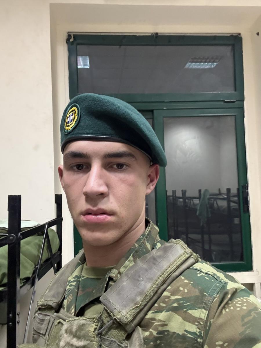 Απονομή πράσινου μπερέ στους νεοσύλλεκτους των Ειδικών Δυνάμεων - Υπερηφάνεια για τον Μεσαρίτη Γ. Κιουμουρτζάκη!