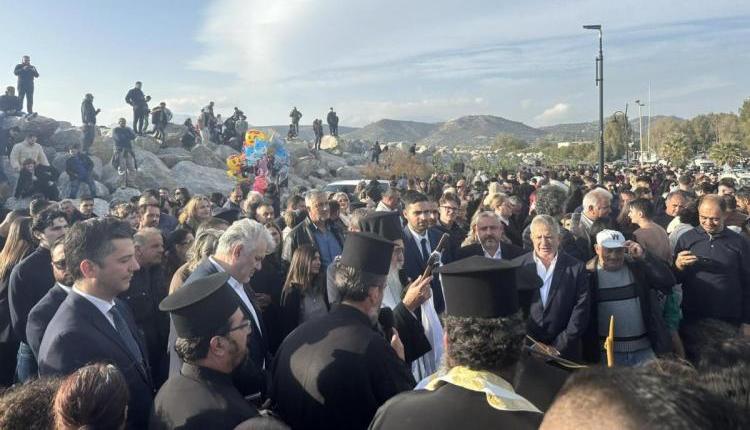 Μεσαρά: Με λαμπρότητα και πλήθος κόσμου ο αγιασμός των υδάτων στον Κόκκινο Πύργο (vid+pics)