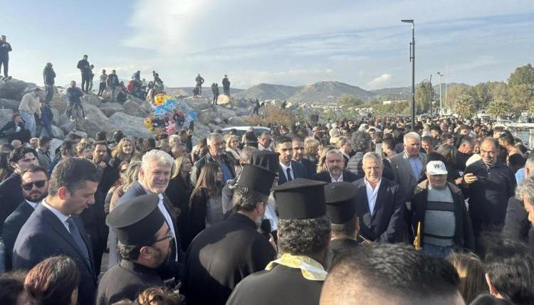 Μεσαρά: Με λαμπρότητα και πλήθος κόσμου ο αγιασμός των υδάτων στον Κόκκινο Πύργο (vid+pics)