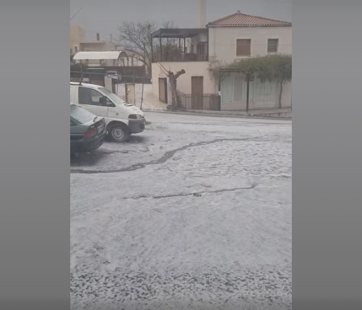 Χαλάζι «σκέπασε» δρόμους στο Ηράκλειο!