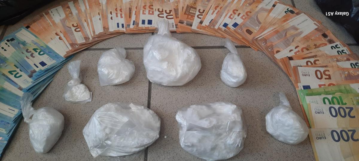 Χτύπημα σε δίκτυο ναρκωτικών στο Ηράκλειο: Τα κρίσιμα λάθη που «έκαψαν» τους δύο διακινητές - Πώς η αστυνομία έφτασε στις συλλήψεις 4 Χτύπημα σε δίκτυο ναρκωτικών στο Ηράκλειο: Τα κρίσιμα λάθη που «έκαψαν» τους δύο διακινητές - Πώς η αστυνομία έφτασε στις συλλήψεις