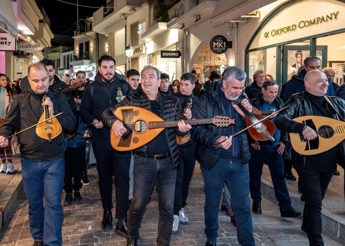 Με μαντινάδες και κρητικές καντάδες άνοιξε η αυλαία της κορύφωσης του Ρεθεμνιώτικου Καρναβαλιού 6 Με μαντινάδες και κρητικές καντάδες άνοιξε η αυλαία της κορύφωσης του Ρεθεμνιώτικου Καρναβαλιού