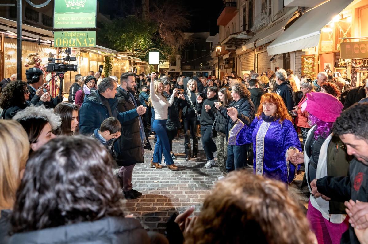 Με μαντινάδες και κρητικές καντάδες άνοιξε η αυλαία της κορύφωσης του Ρεθεμνιώτικου Καρναβαλιού 5 Με μαντινάδες και κρητικές καντάδες άνοιξε η αυλαία της κορύφωσης του Ρεθεμνιώτικου Καρναβαλιού