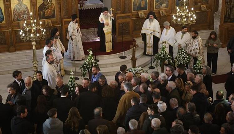 Ηράκλειο: Σε κλίμα βαθιάς συγκίνησης το τελευταίο «αντίο» στον Βασίλη Κεφαλογιάννη 3 Ηράκλειο: Σε κλίμα βαθιάς συγκίνησης το τελευταίο «αντίο» στον Βασίλη Κεφαλογιάννη