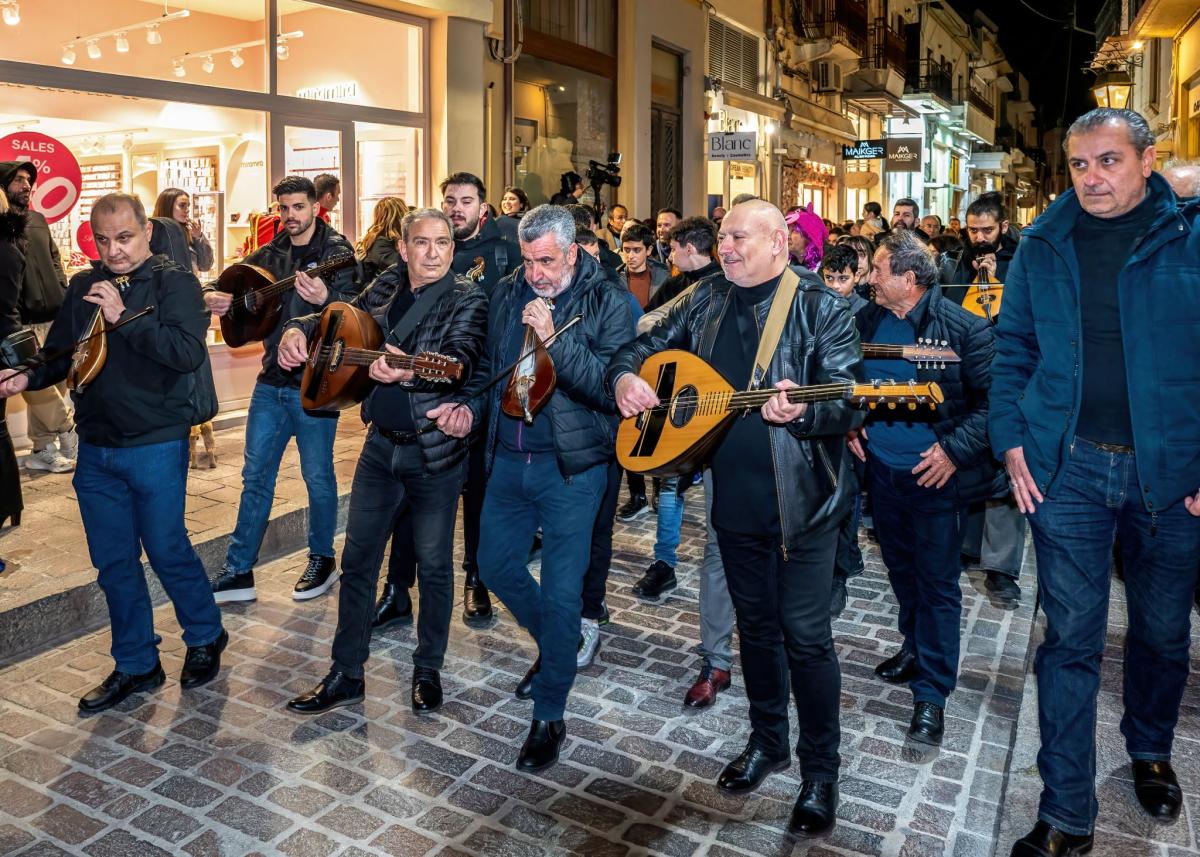 Με μαντινάδες και κρητικές καντάδες άνοιξε η αυλαία της κορύφωσης του Ρεθεμνιώτικου Καρναβαλιού 9 Με μαντινάδες και κρητικές καντάδες άνοιξε η αυλαία της κορύφωσης του Ρεθεμνιώτικου Καρναβαλιού
