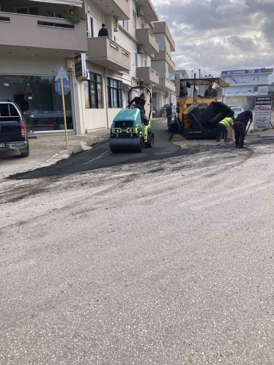 Σε εξέλιξη η «μάχη κατά της λακκούβας» στον Δήμο Ηρακλείου - Οριζόντιες παρεμβάσεις σε όλο τον αστικό ιστό - Εικόνες 6 Σε εξέλιξη η «μάχη κατά της λακκούβας» στον Δήμο Ηρακλείου - Οριζόντιες παρεμβάσεις σε όλο τον αστικό ιστό - Εικόνες