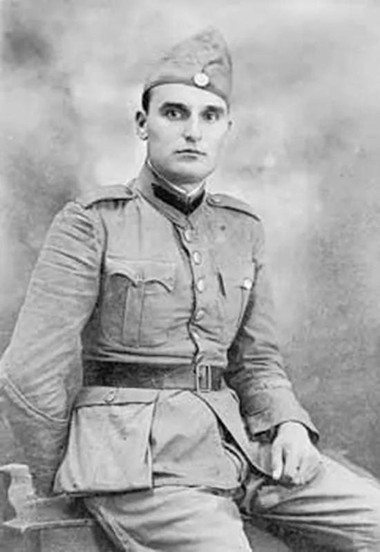 Ναπολέων Σουκατζίδης: Ο Ηρακλειώτης που στάθηκε δίπλα στους 199 συντρόφους του - Η εκτέλεση των 200 και το διαχρονικό μήνυμα αντίστασης 3 Ναπολέων Σουκατζίδης: Ο Ηρακλειώτης που στάθηκε δίπλα στους 199 συντρόφους του - Η εκτέλεση των 200 και το διαχρονικό μήνυμα αντίστασης