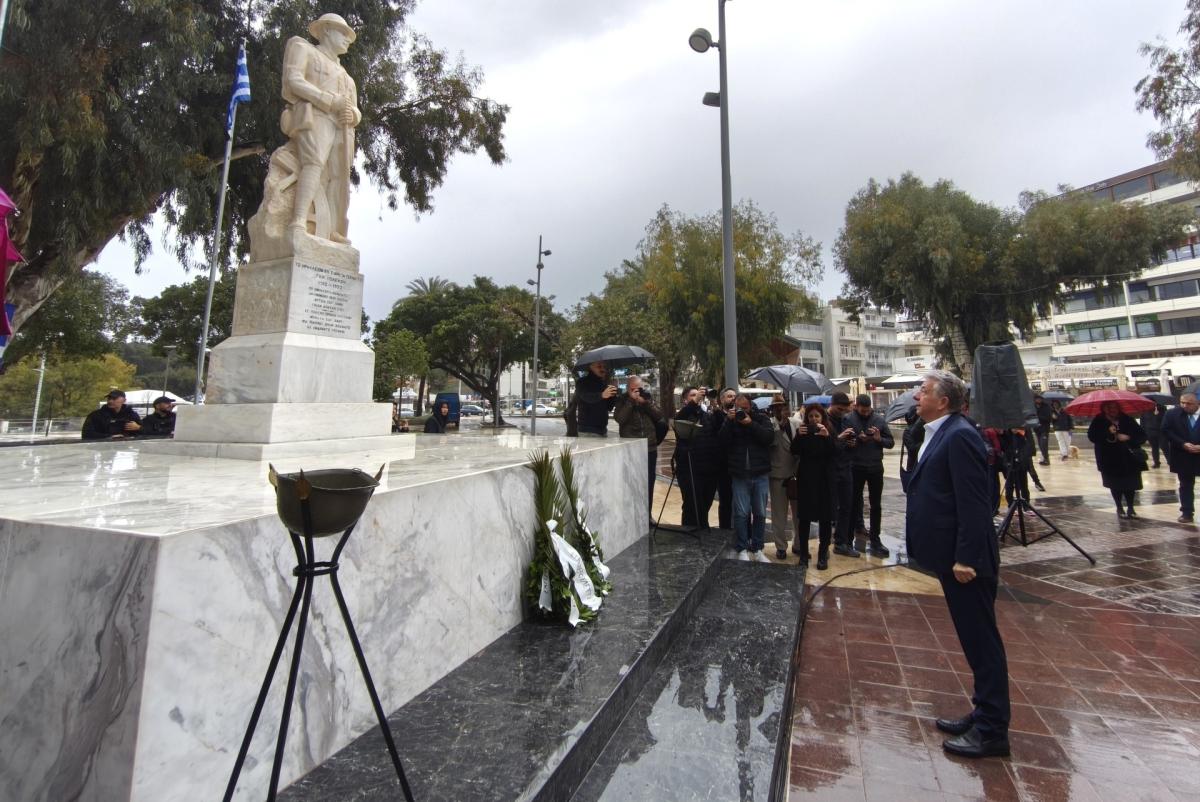 Ηράκλειο: Με κάθε μεγαλοπρέπεια ο εορτασμός της 25ης Μαρτίου – Η Δοξολογία στον Άγιο Μηνά και η κατάθεση στεφάνων