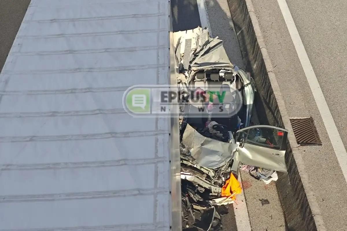 Διπλό φονικό τροχαίο στην Εγνατία: Η νταλίκα, η μοιραία παράσυρση και οι διαλυμένες λαμαρίνες που έγιναν «φέρετρα»