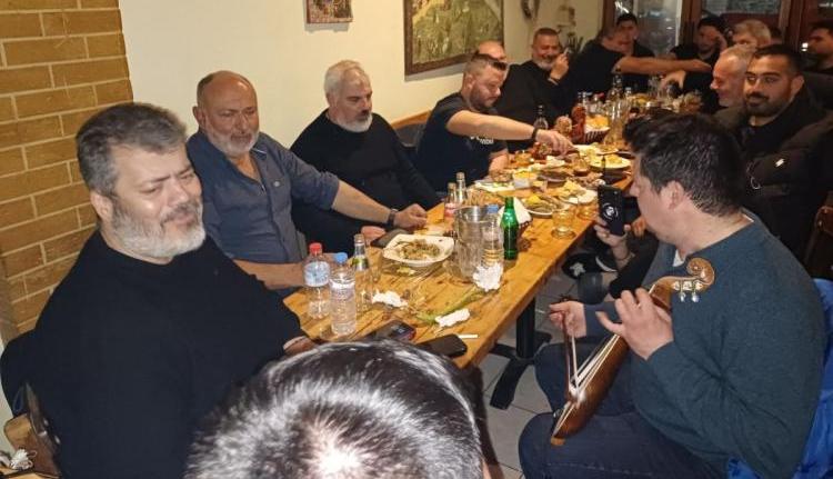 Μεσαρά: Η παρέα που θα μείνει αξέχαστη στην «Αγορά» με Μανώλη Κονταρό - Δείτε video's & φωτογραφίες