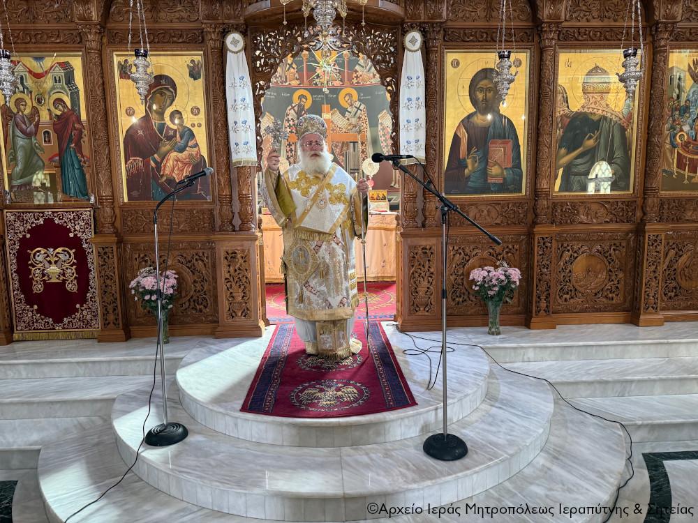 Με κωδωνοκρουσίες και δάφνες η Πρώτη Ανάσταση στη Σητεία: Κατάμεστος ο ναός από πιστούς (pics) 12 Με κωδωνοκρουσίες και δάφνες η Πρώτη Ανάσταση στη Σητεία: Κατάμεστος ο ναός από πιστούς (pics)