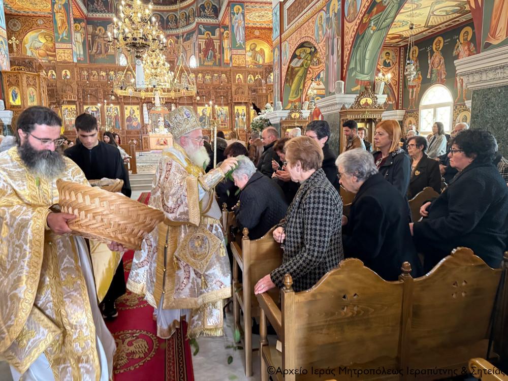 Με κωδωνοκρουσίες και δάφνες η Πρώτη Ανάσταση στη Σητεία: Κατάμεστος ο ναός από πιστούς (pics) 10 Με κωδωνοκρουσίες και δάφνες η Πρώτη Ανάσταση στη Σητεία: Κατάμεστος ο ναός από πιστούς (pics)