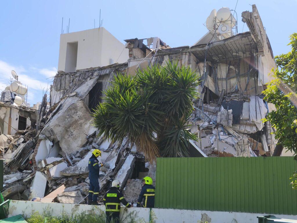 Τραγωδία στην Κύπρο: Κατέρρευσε πολυκατοικία στη Γερμασόγεια – Ένας νεκρός και φόβοι για εγκλωβισμένους 4 Τραγωδία στην Κύπρο: Κατέρρευσε πολυκατοικία στη Γερμασόγεια – Ένας νεκρός και φόβοι για εγκλωβισμένους