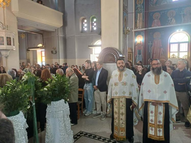Τυμπάκι: Σε κλίμα βαθιάς οδύνης αποχαιρετούν την Ειρήνη Σβυρινάκη - Κατάμεστος ο Άγιος Τίτος στο τελευταίο «αντίο»