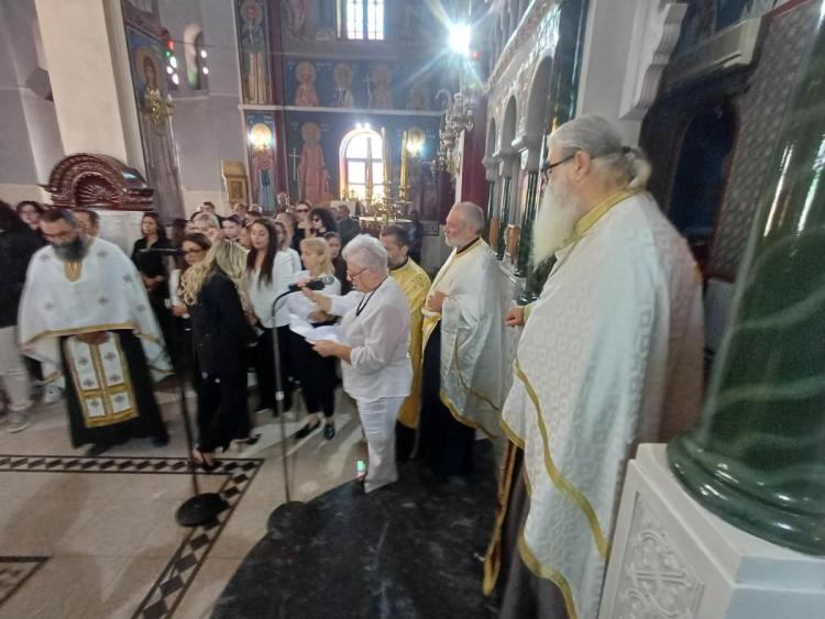 Τυμπάκι: Σε κλίμα βαθιάς οδύνης αποχαιρετούν την Ειρήνη Σβυρινάκη - Κατάμεστος ο Άγιος Τίτος στο τελευταίο «αντίο»