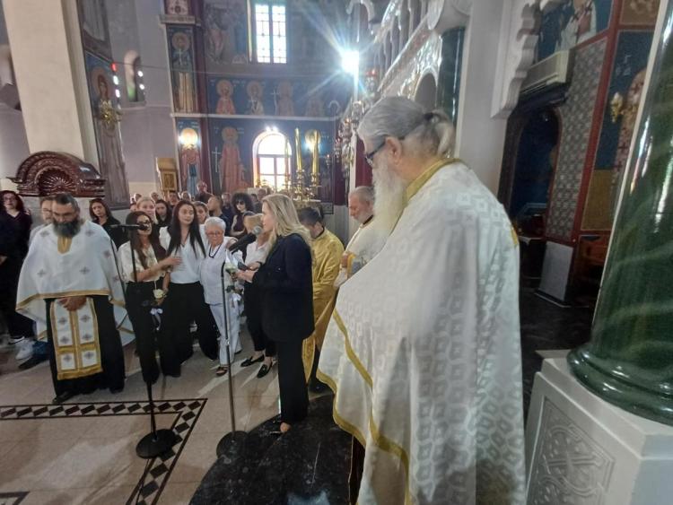 Τυμπάκι: Σε κλίμα βαθιάς οδύνης αποχαιρετούν την Ειρήνη Σβυρινάκη - Κατάμεστος ο Άγιος Τίτος στο τελευταίο «αντίο»