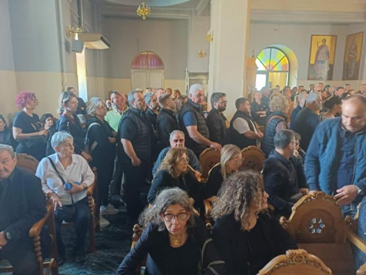 Τυμπάκι: Σε κλίμα βαθιάς οδύνης αποχαιρετούν την Ειρήνη Σβυρινάκη - Κατάμεστος ο Άγιος Τίτος στο τελευταίο «αντίο»