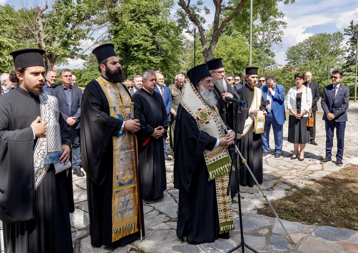 Λαμπρές εκδηλώσεις στη Λάρισα για τη Μάχη της Κρήτης – Παρουσία του Αρχιεπισκόπου Ευγένιου 4 Λαμπρές εκδηλώσεις στη Λάρισα για τη Μάχη της Κρήτης – Παρουσία του Αρχιεπισκόπου Ευγένιου