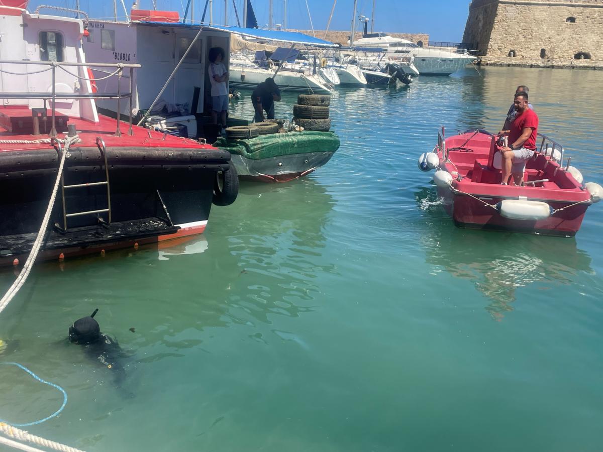 Καθαρός ο βυθός στο Ενετικό Λιμάνι Ηρακλείου: Μεγάλη επιχείρηση με τη συμμετοχή 30+ φορέων! 6 Καθαρός ο βυθός στο Ενετικό Λιμάνι Ηρακλείου: Μεγάλη επιχείρηση με τη συμμετοχή 30+ φορέων!