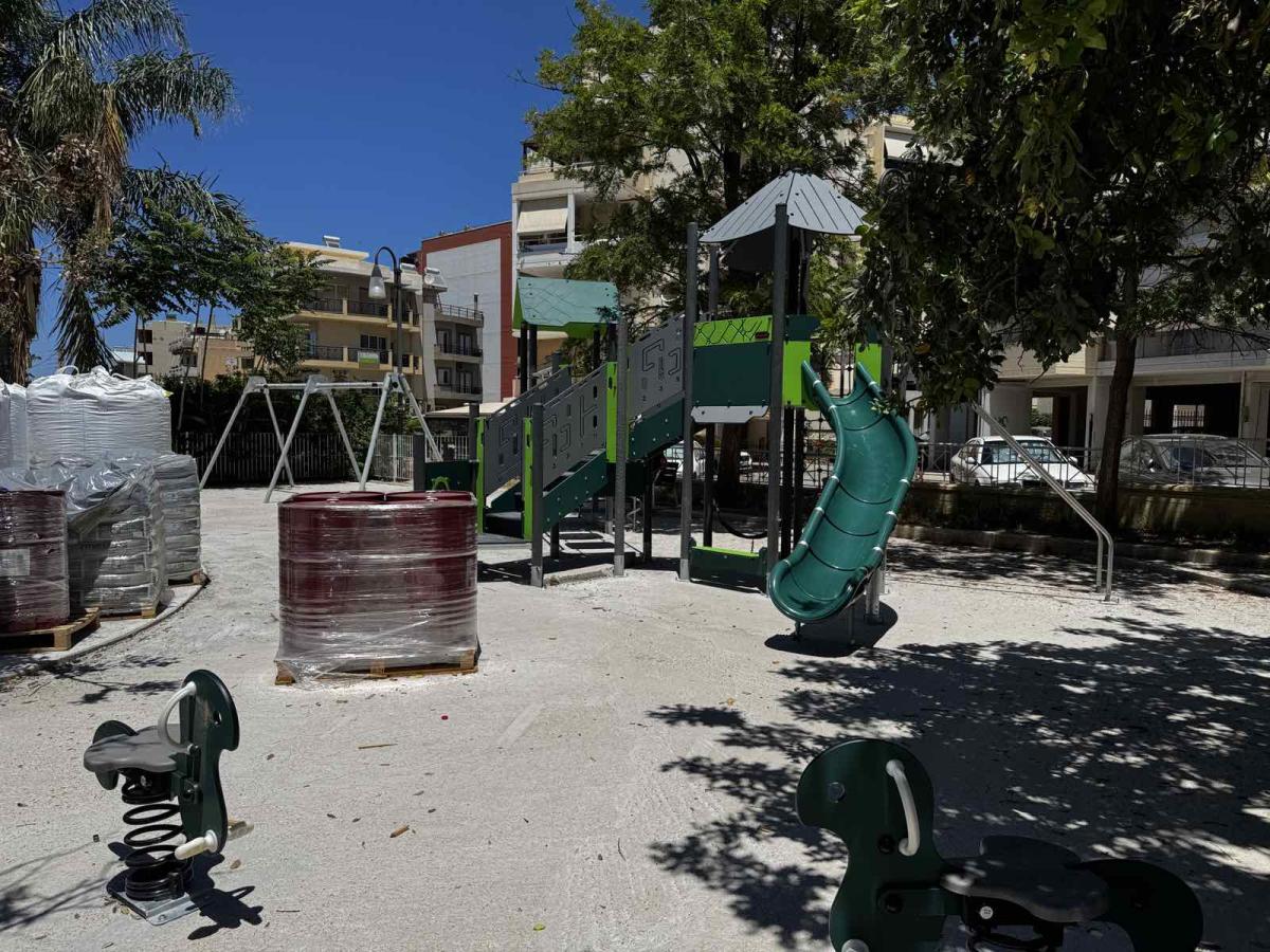 Ηράκλειο: Παίρνει μορφή η νέα παιδική χαρά στην πλατεία Νικαίας 4 Ηράκλειο: Παίρνει μορφή η νέα παιδική χαρά στην πλατεία Νικαίας